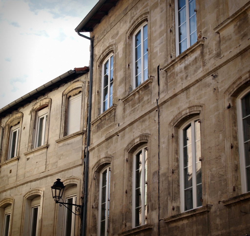 Jolies façades d'Avignon blog lifestyle côte d'azur le mag à lire