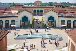 Shopping au Serravalle Designer Outlet…