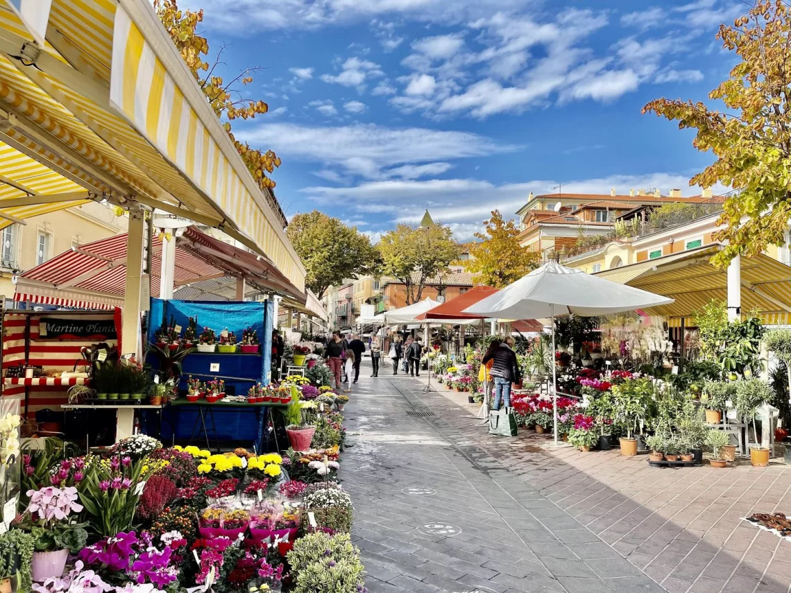 Marché du Cours Saleya à Nice dans le Vieux Nice