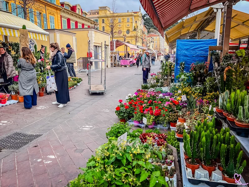 Marché du Cours Saleya à Nice dans le Vieux Nice