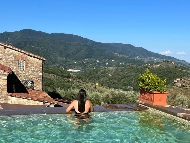 Road trip en Toscane depuis Nice : itinéraire de 5 jours 8 Lucques - piscine