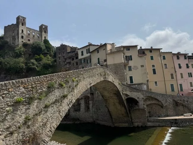 Les 15 plus beaux villages italiens à visiter à moins de 2h de Nice 1 Dolceaqua - lemagalire.fr