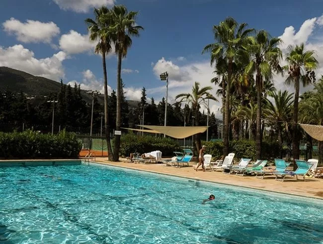 Où se baigner cet été ? Le guide des piscines à Nice 1 piscines combe nice
